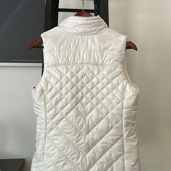 White Quilted Polyester Vest - Picture 4 of 4